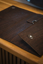 Load image into Gallery viewer, Scissor Case - Cork
